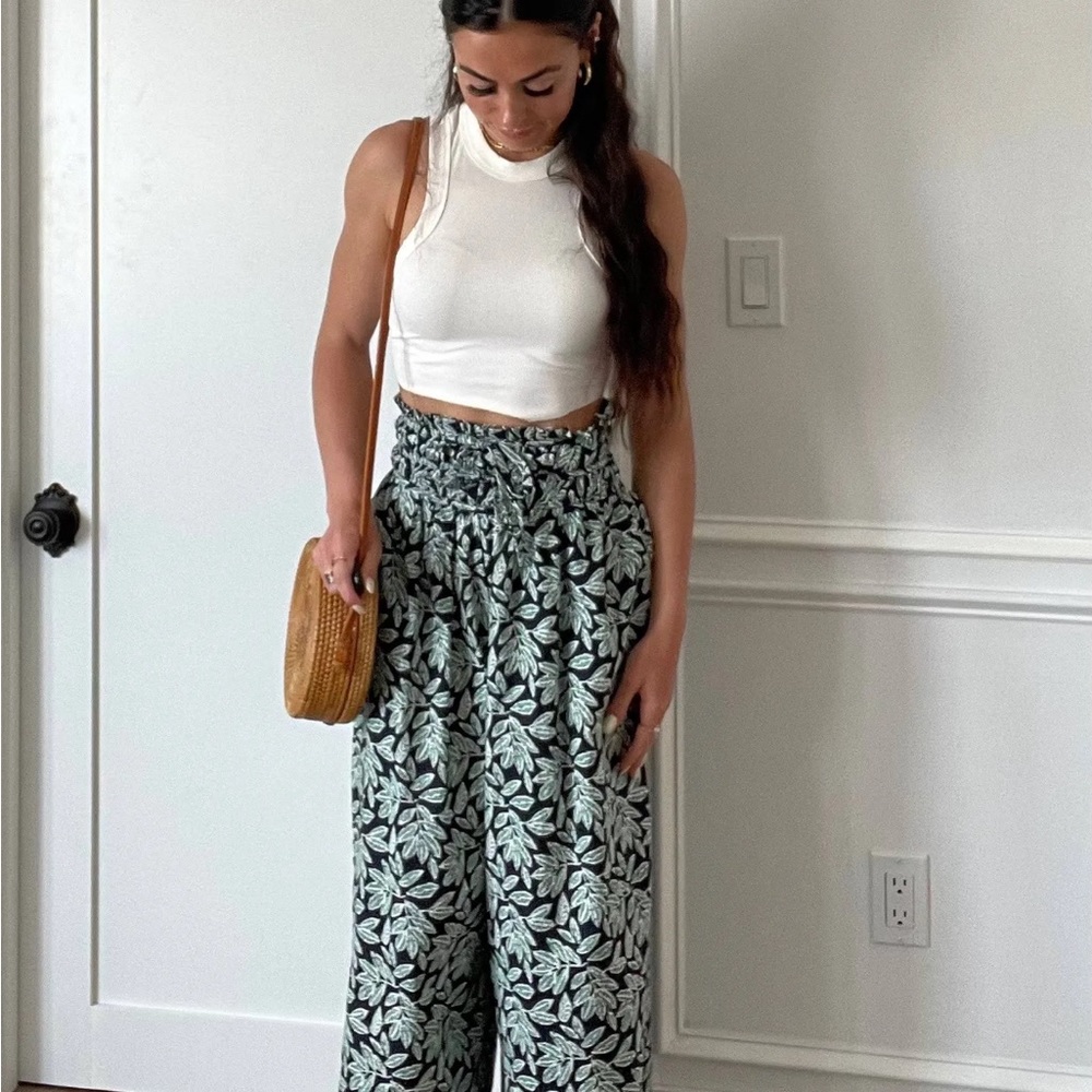 BNWOT Arielle Wide leg pants- never worn- large but fits like a Medium